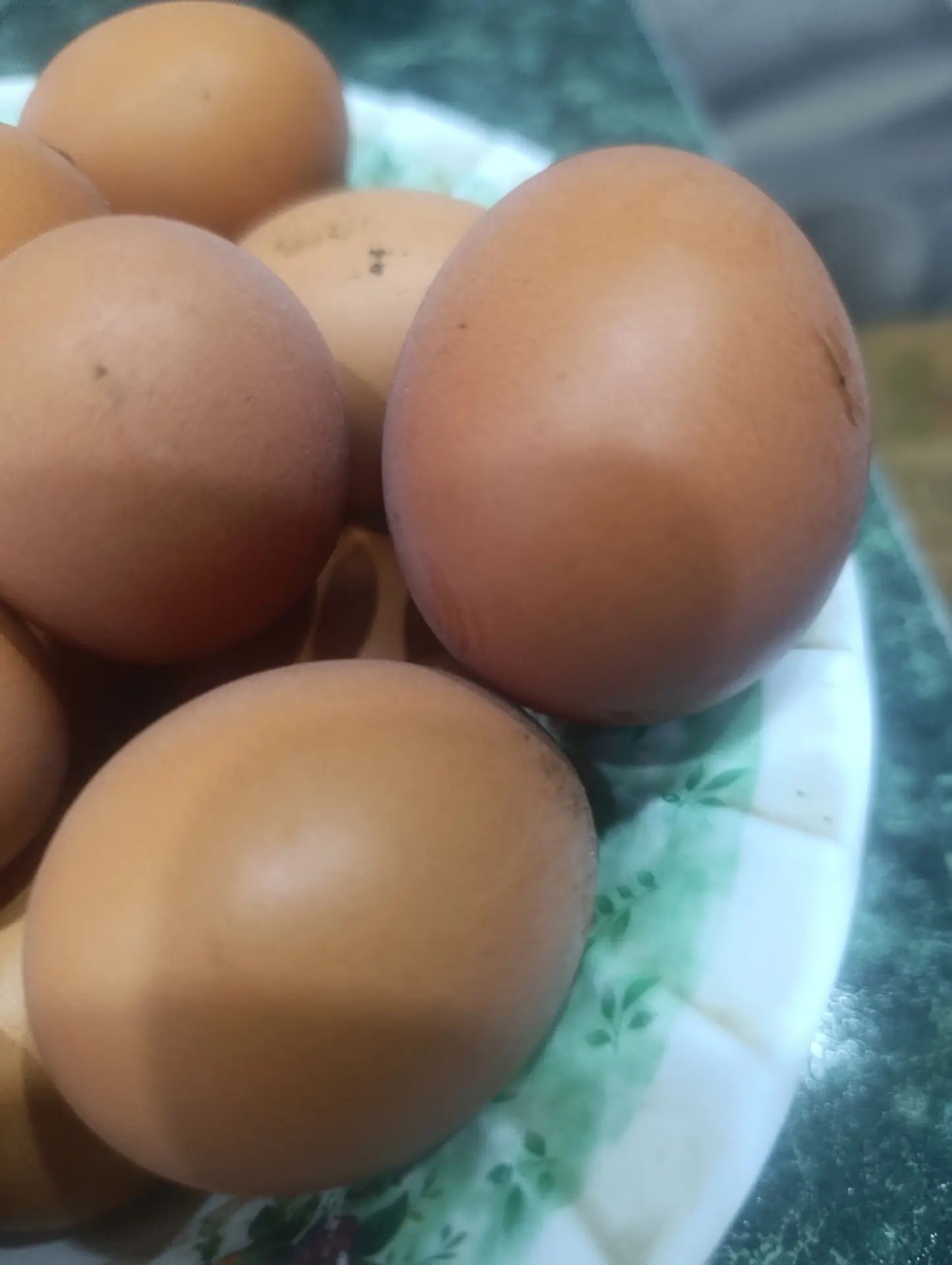 Продам домашние куриные яйца! Самовывоз. Пролетарский р-н. Цена за 10 - 200₽. +79494525622