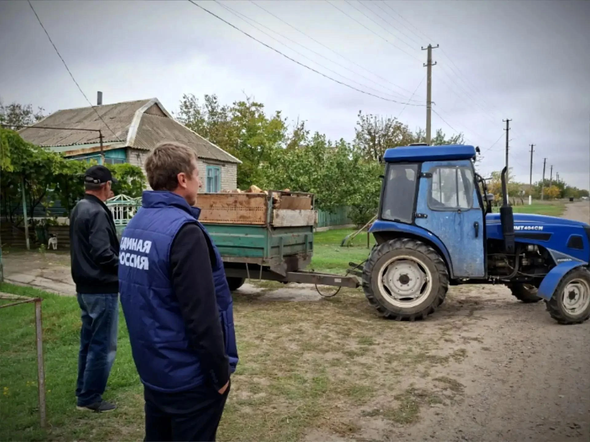 🏡🪵 Семье из Раденского помогли с дровами