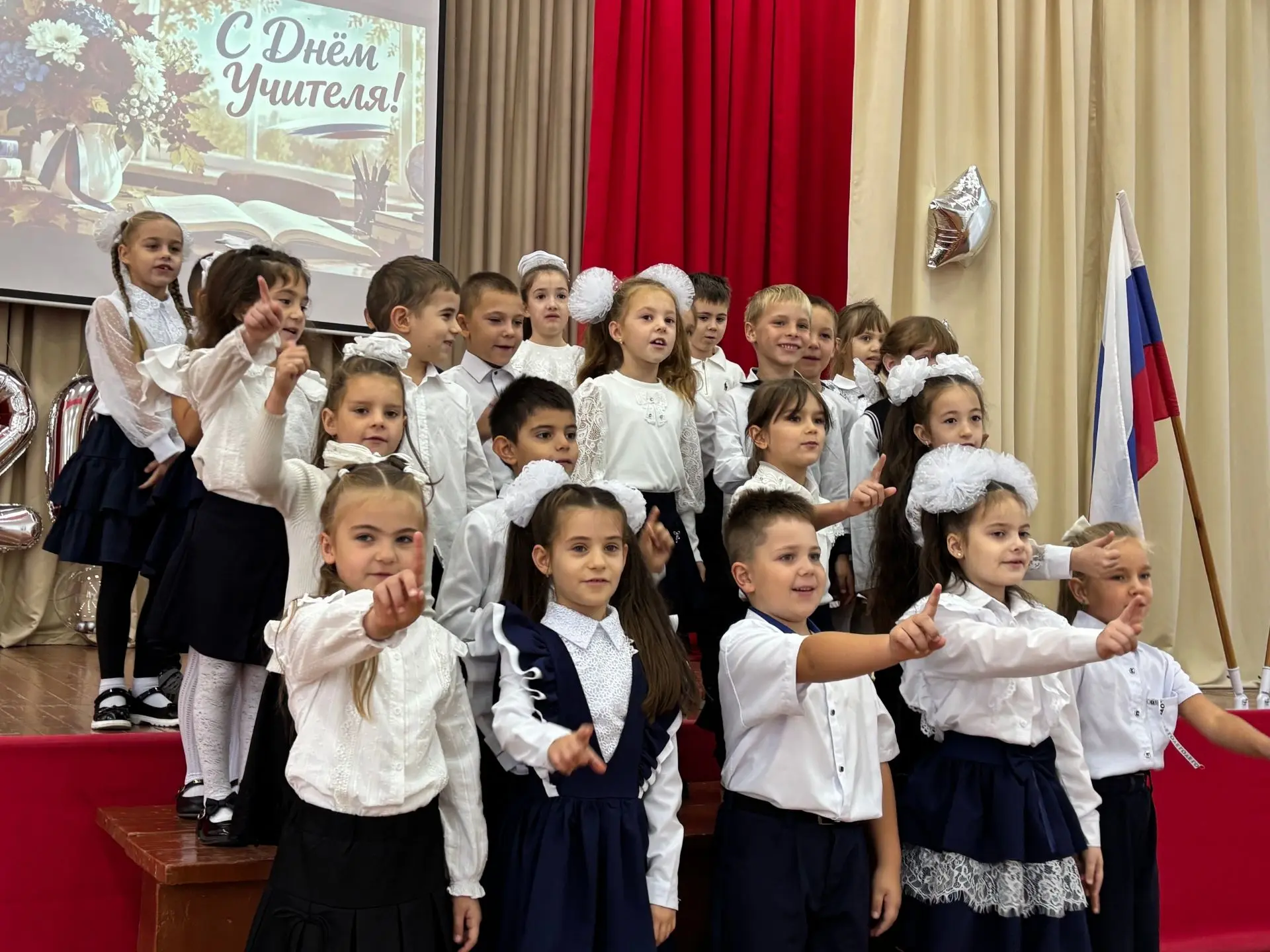 🎉 В МБОУ «Золотополенская ОШ» сегодня устроили настоящий праздник — поздравительную пр...