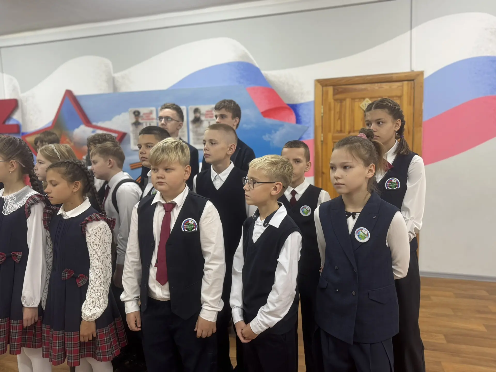 📢 В нашей школе прошла торжественная линейка, посвященная Дню разгрома советскими войс...