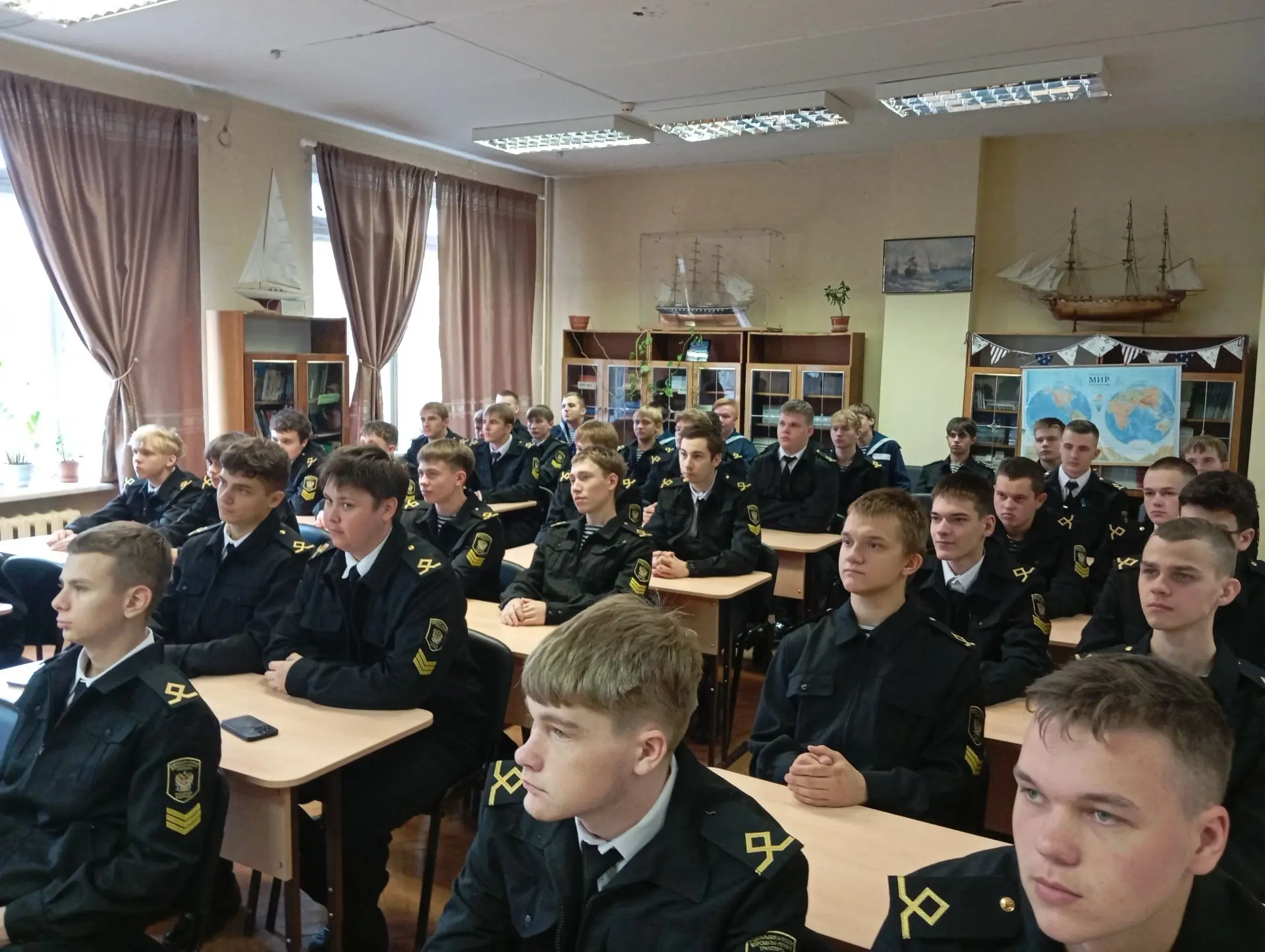 От штурвала к джойстику: курсант Макаровки рассказал студентам и курсантам о службе в в...