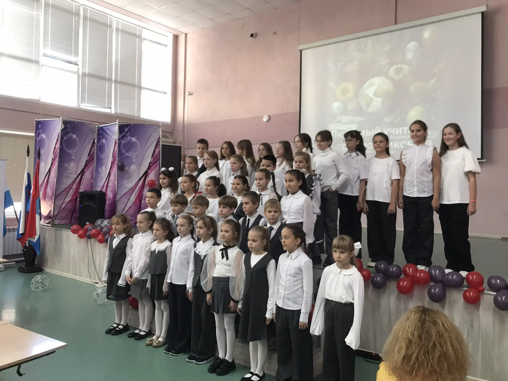 Сегодня в нашей школе прошли праздничные мероприятия, посвящённые Дню учителя. Программ...