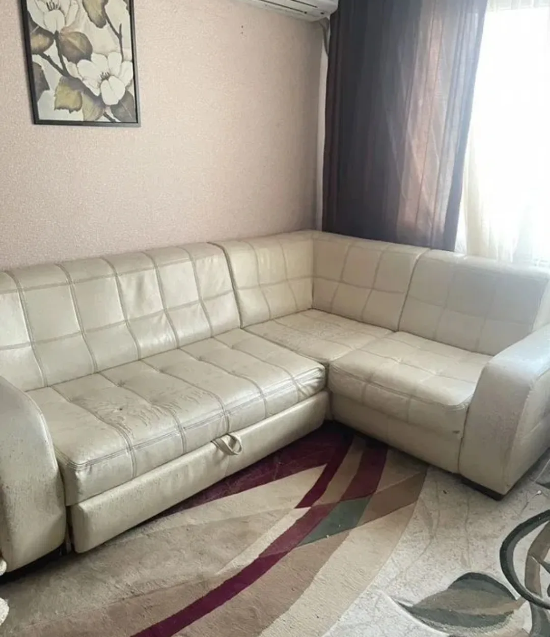 Отдам бесплатно добротный диван, угол меняется