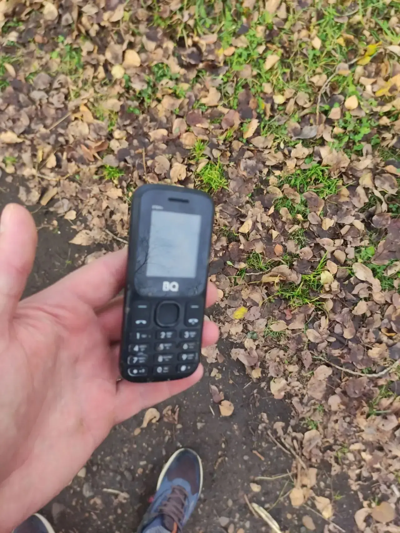 📞Телефон нашел в сквере на Яблочкова