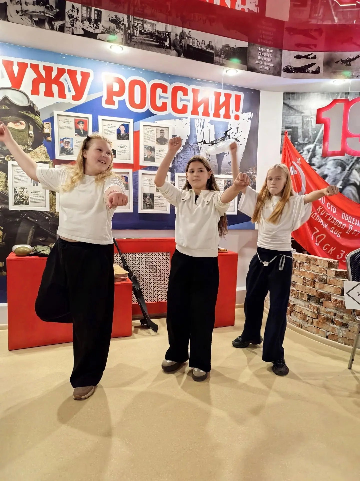 Театральная студия нашей школы успешно приступила к занятиям и не только: учащиеся шест...