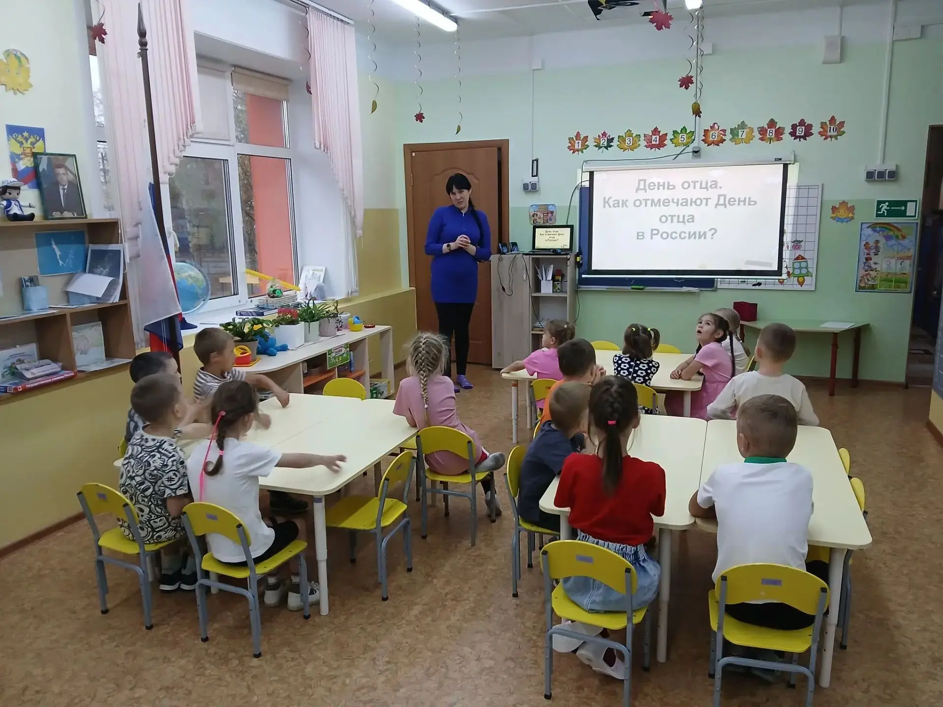 К ребятам из средней и подготовительной групп приходила в гости Валентина Владимировна,...