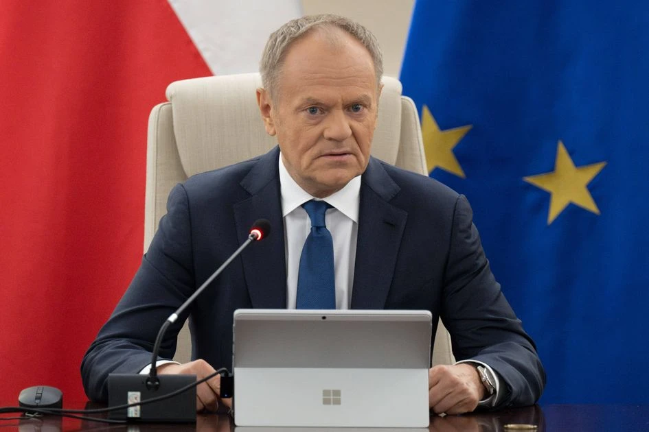 Власти Польши заявили, что на премьер-министра Дональда Туска и министра обороны Владис...