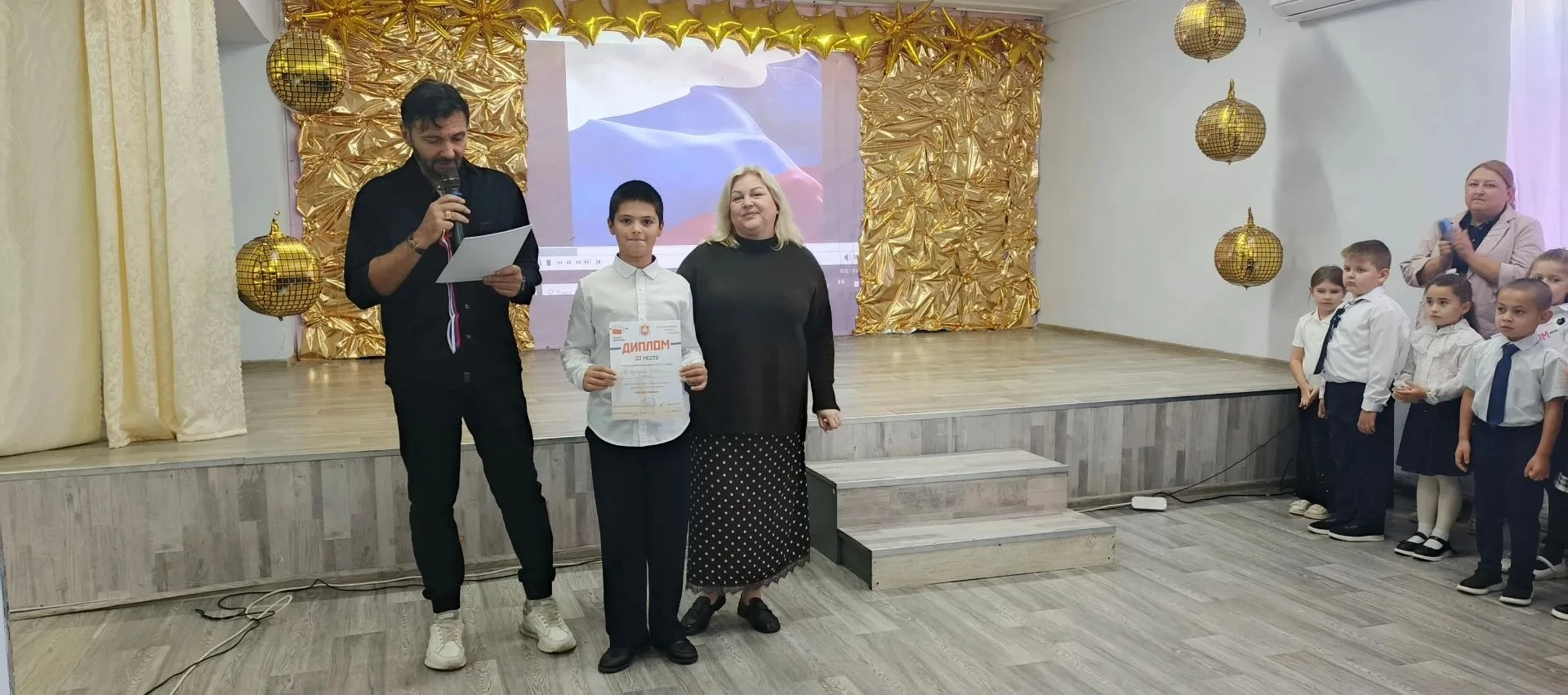 💫💫💫 Новая учебная неделя в МБОУ Октябрьская СОШ началась ярко и торжественно! 💫💫💫