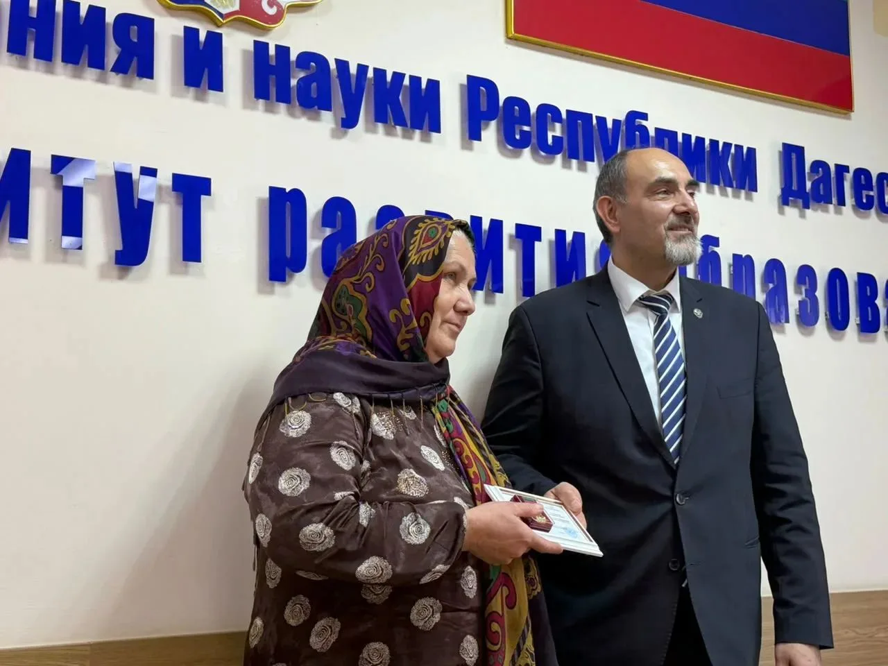 Юсупова Ссуррея - учитель родного языка СОШ8, мама участника СВО,  награждена нарудным ...