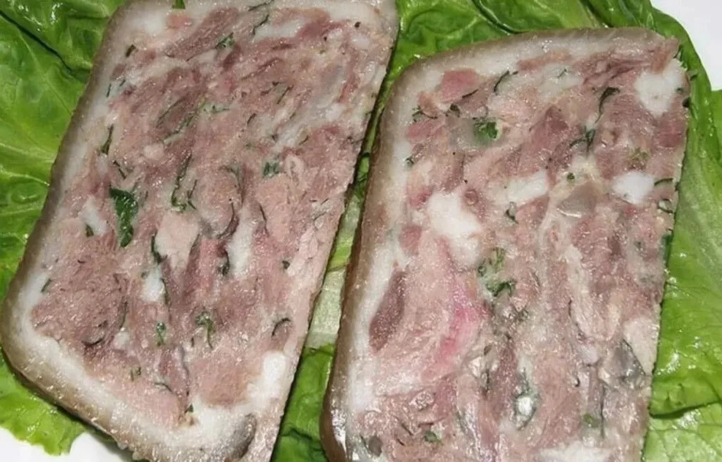 САЛЬТИСОН ИЗ СВИНОЙ РУЛЬКИ