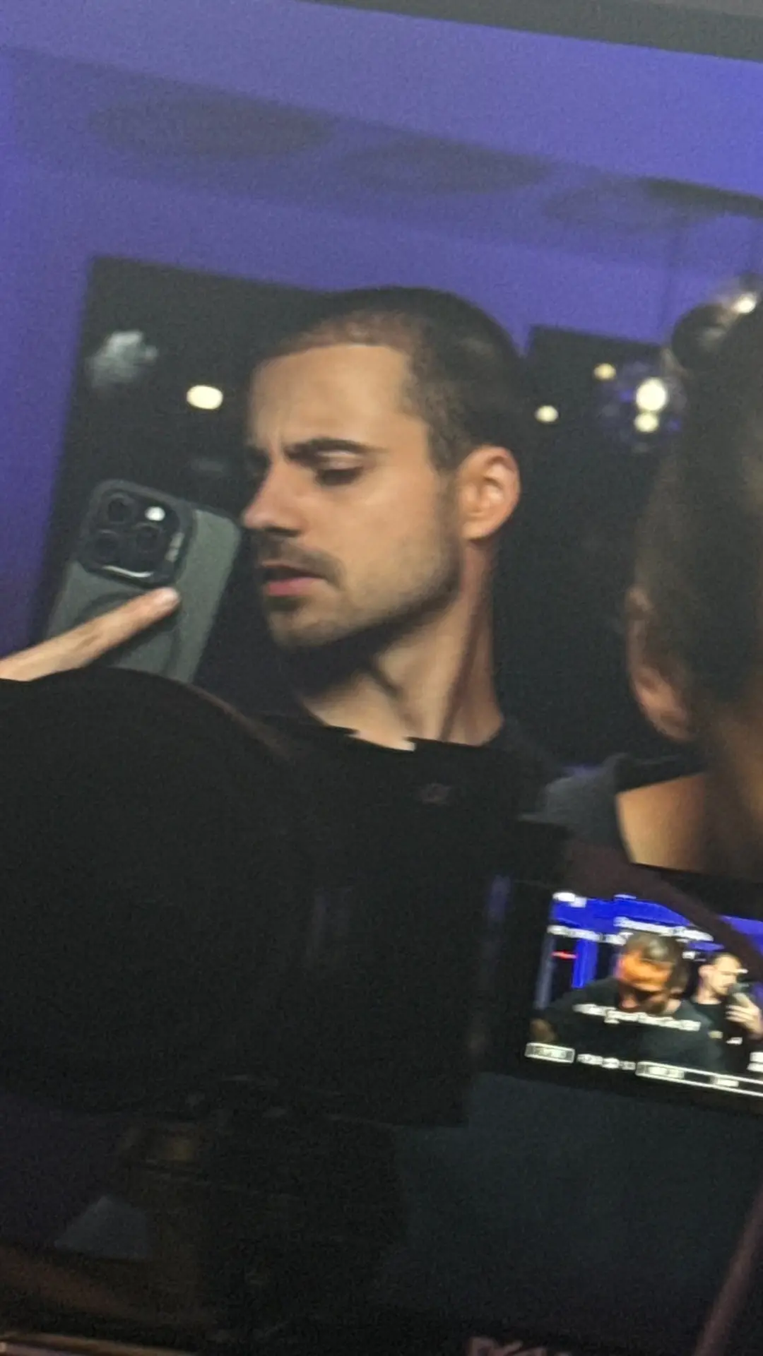 🎬