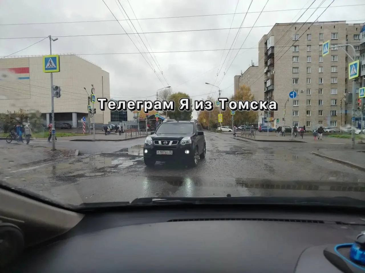 После огласки на канале «Я из Томска», на повороте с Беренга на Лазо ямы засыпали камеш...