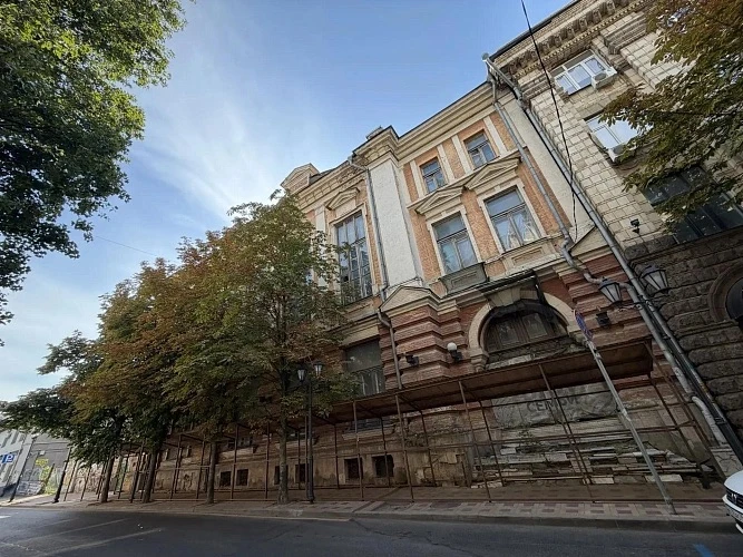 Здесь звучали Шаляпин и Маяковский: в Ростове продают бывшее здание Театра музкомедии, ...