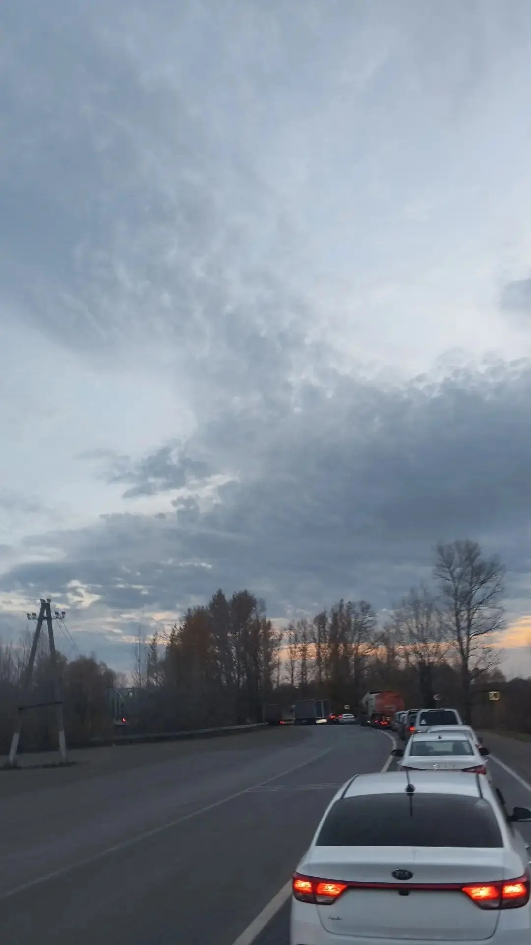 На Заячьем мосту образовалась пробка.