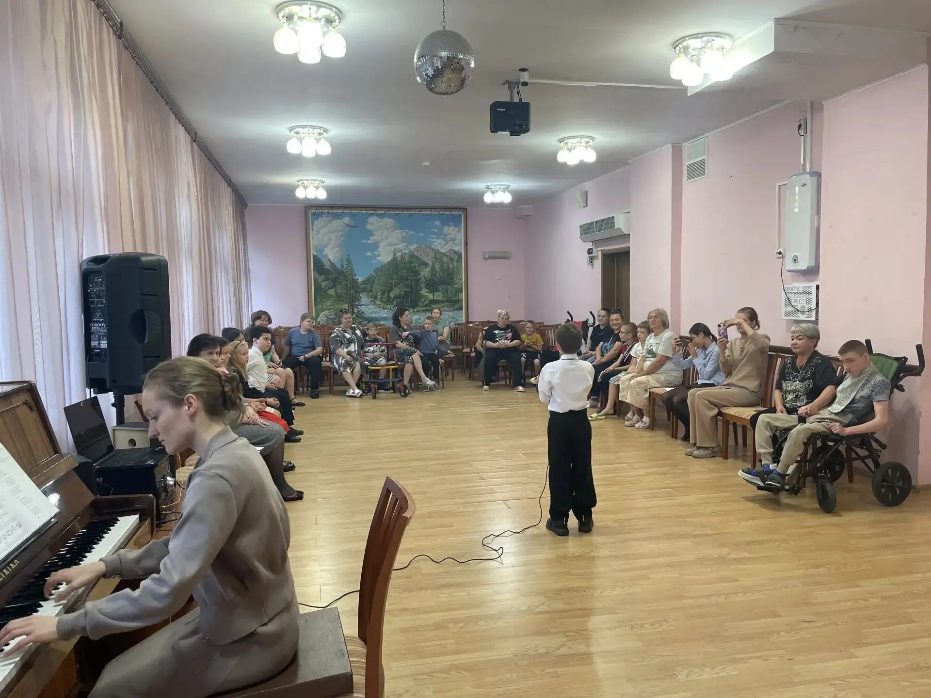 В отделениях РДИиДОВЗ на базе ГБУСО МО «КЦСОиР «Коломенский» ученики Детской хоровой шк...