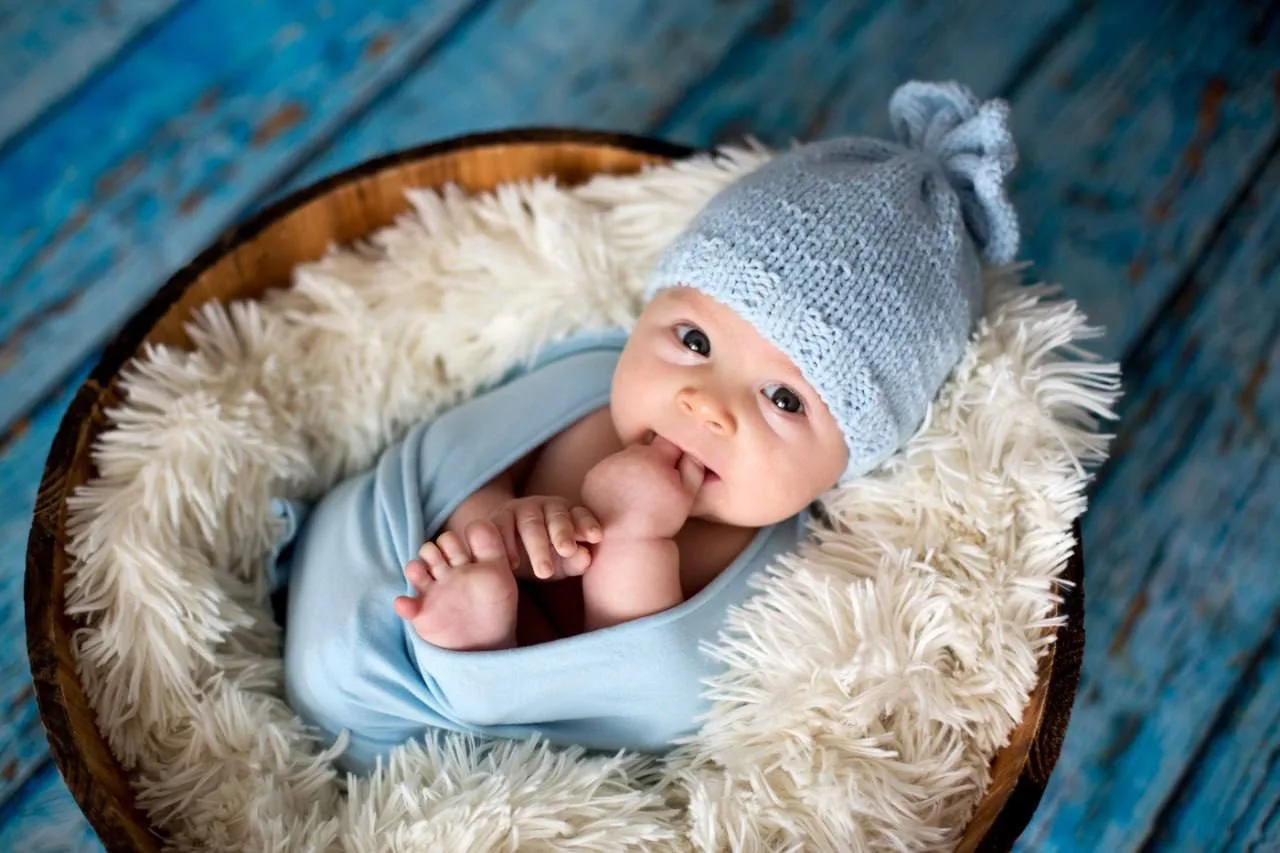👶 От Николая и Марии до Гамлета и Фантазии: как менялись имена в Ленобласти
