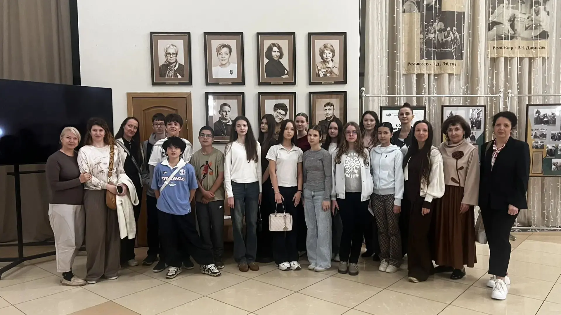 Одни классы проводят культурно выходные, другие - будние вечера.