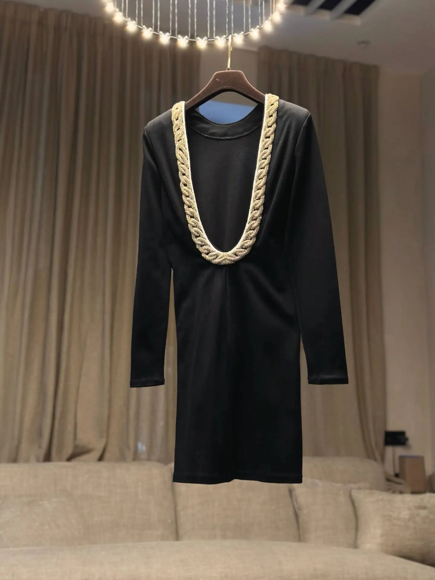 Коктейльное платье Balmain с открытой спиной, маркировка 36FR. В идеальном состоянии.