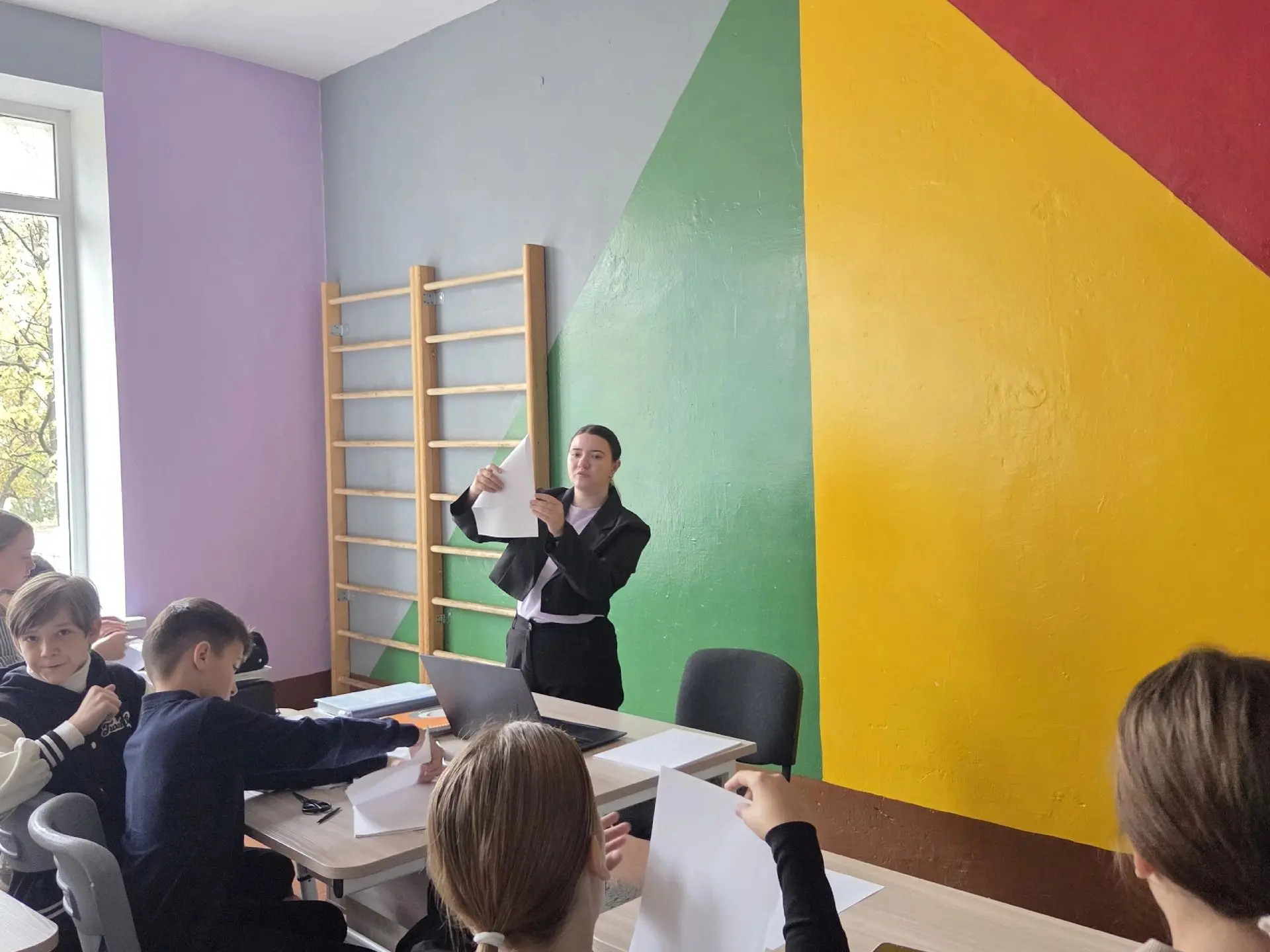 🕊️ Дни белых журавлей: мастер-класс в 7-Б классе