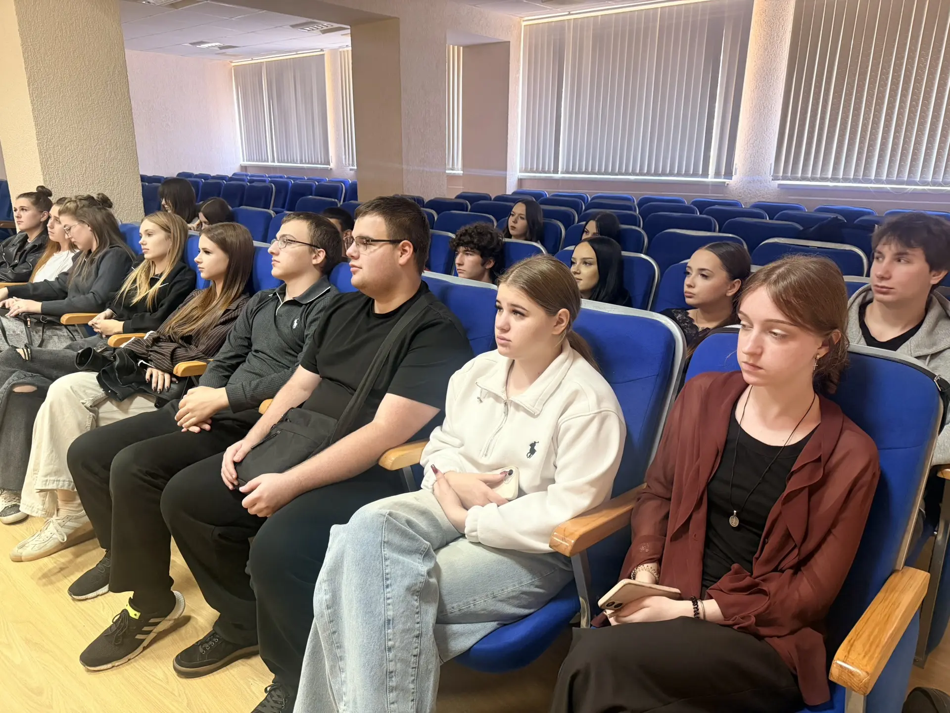 📢 Цифровое общение: сила слова в эпоху мессенджеров