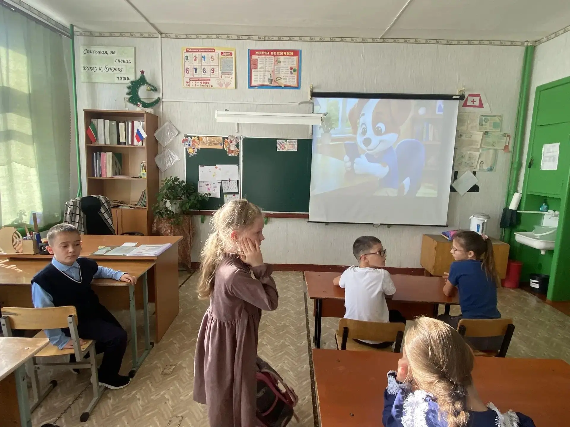 Сегодня в Борискинском филиале по традиции прошли «Разговоры о важном». Первоклассники ...