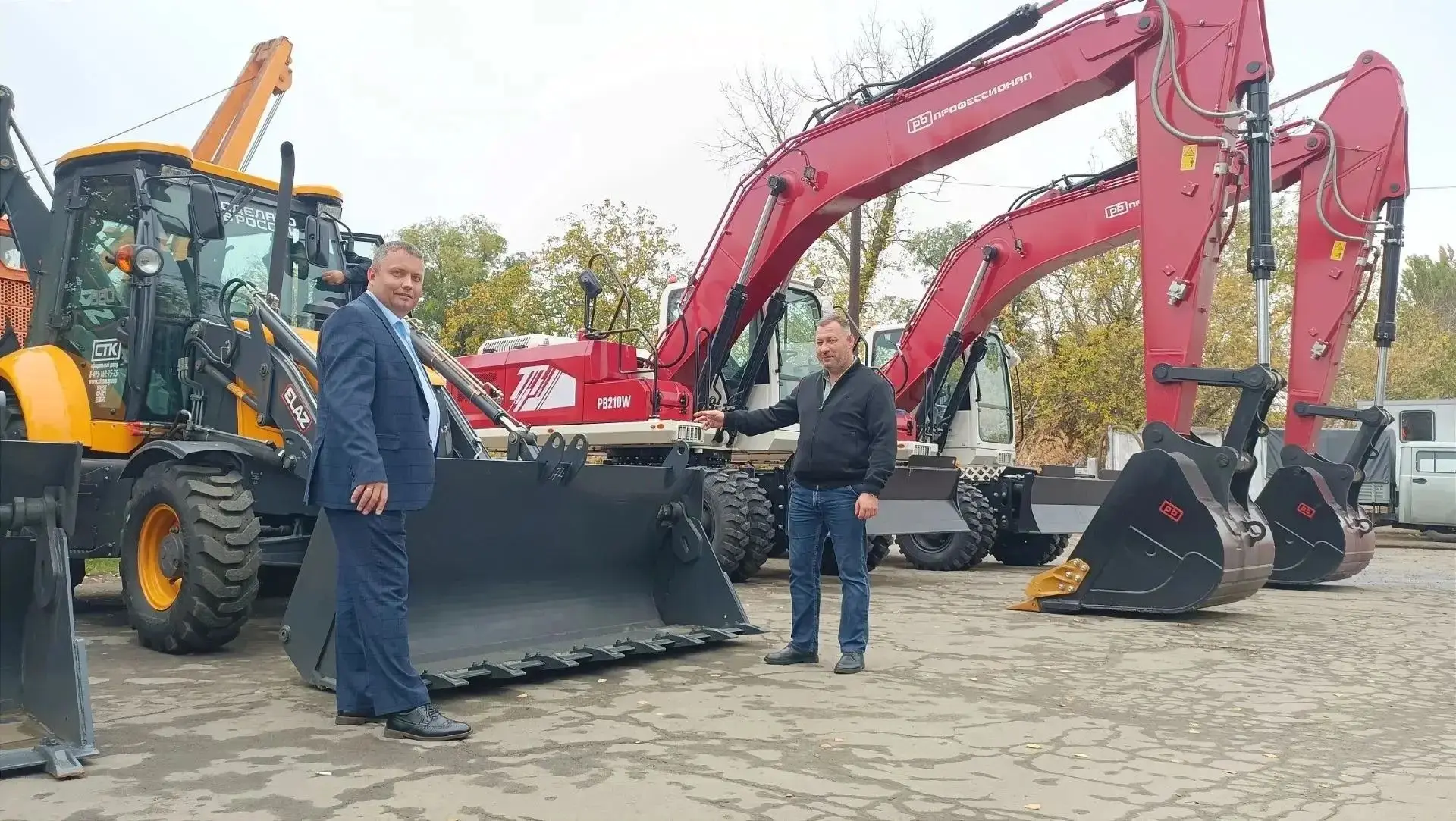 Автопарк шахтинского филиала  ГУП РО «УРСВ» пополнился новой спецтехникой