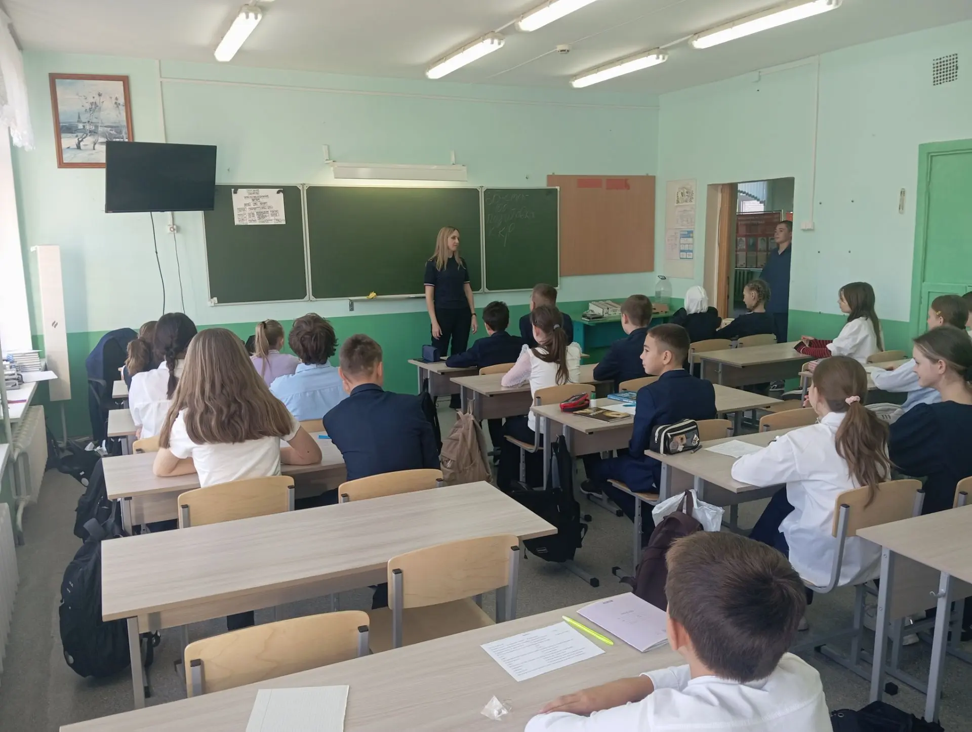 Сегодня в рамках профилактической работы в школе состоялась встреча с инспектором по де...