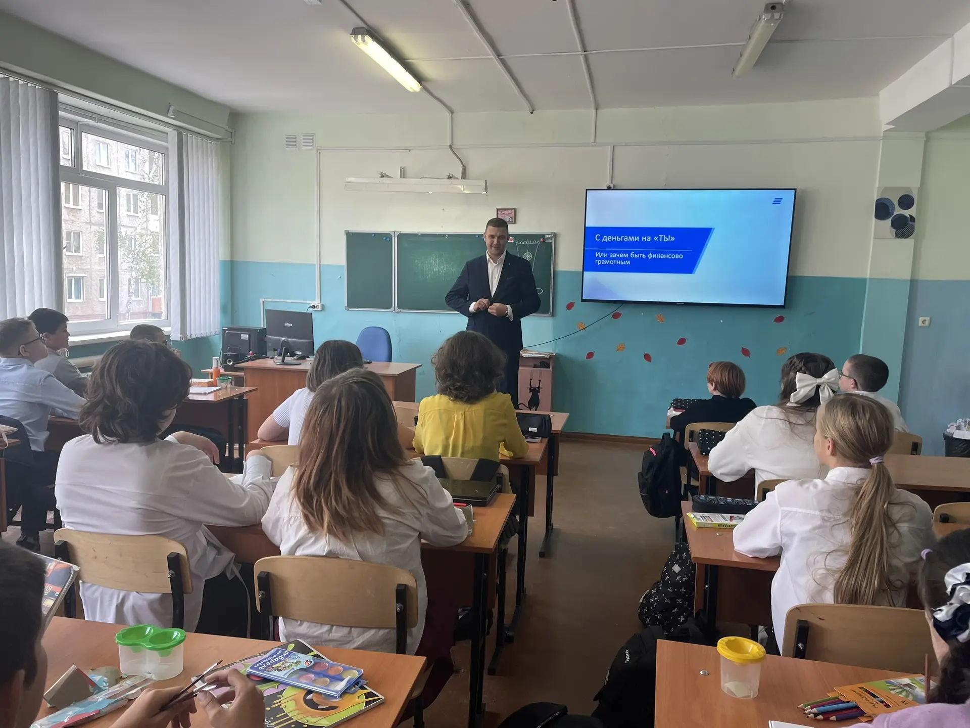 Для учащихся школы  прошла профориентационная встреча со специалистом ВТБ банка.