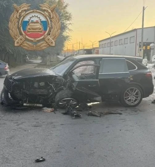 В Вольске в ДТП с участием Porsche пострадали два человека.