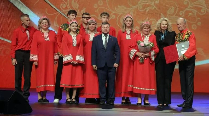 👨‍👩‍👧Семья Дьяченко из Суходольска победила во Всероссийском конкурсе «Семья года — ...