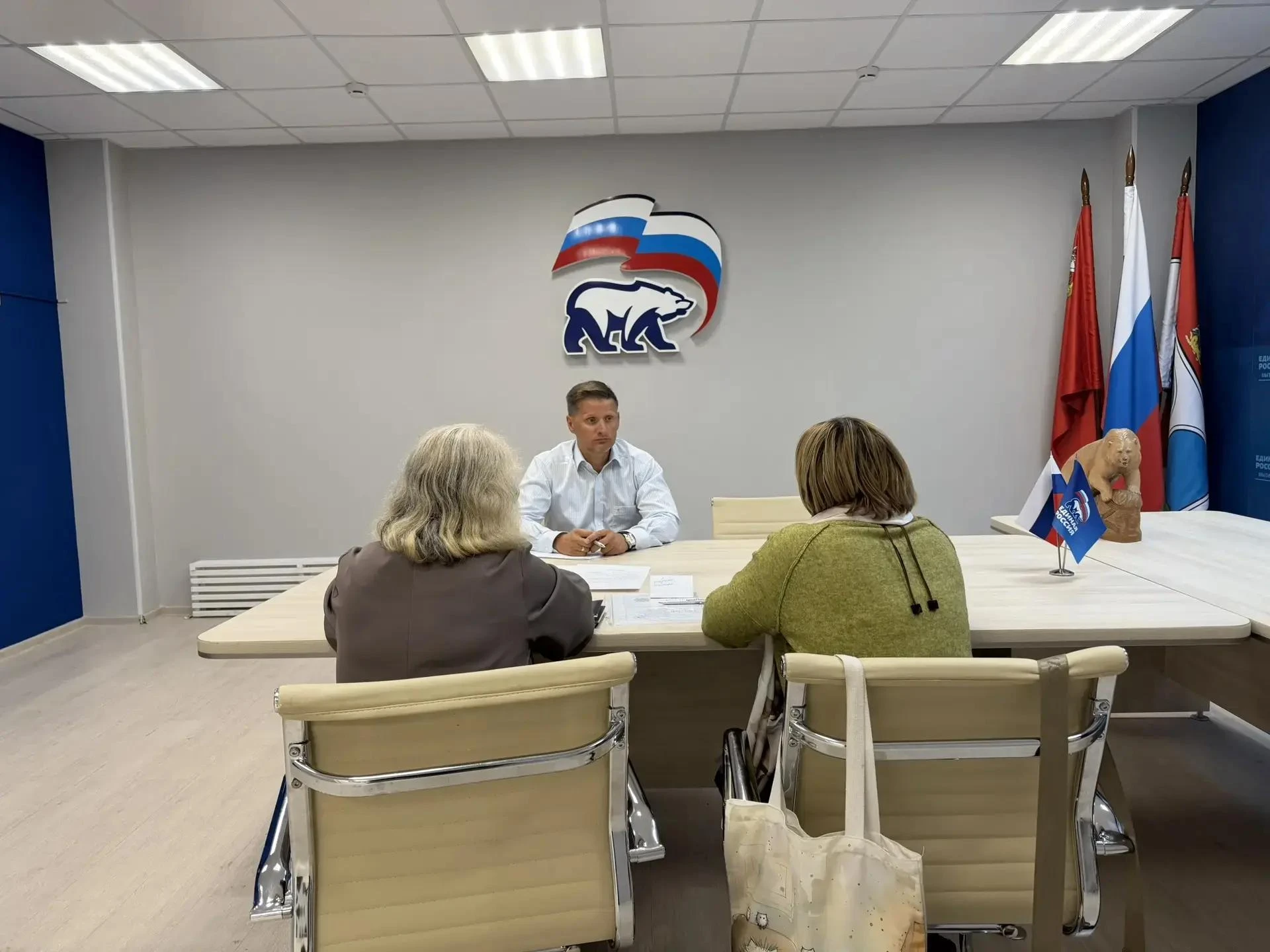 Алексей Лаптев провел прием граждан в Мытищах