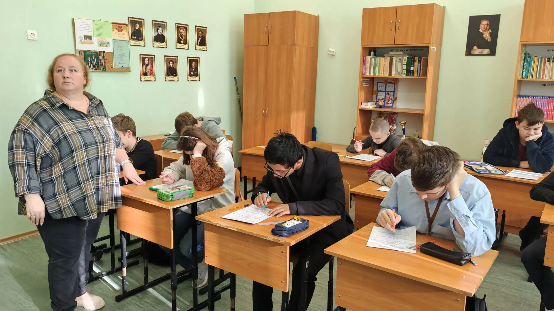 Сегодня в нашей школе прошёл отборочный этап Санкт-Петербургской олимпиады по русскому ...
