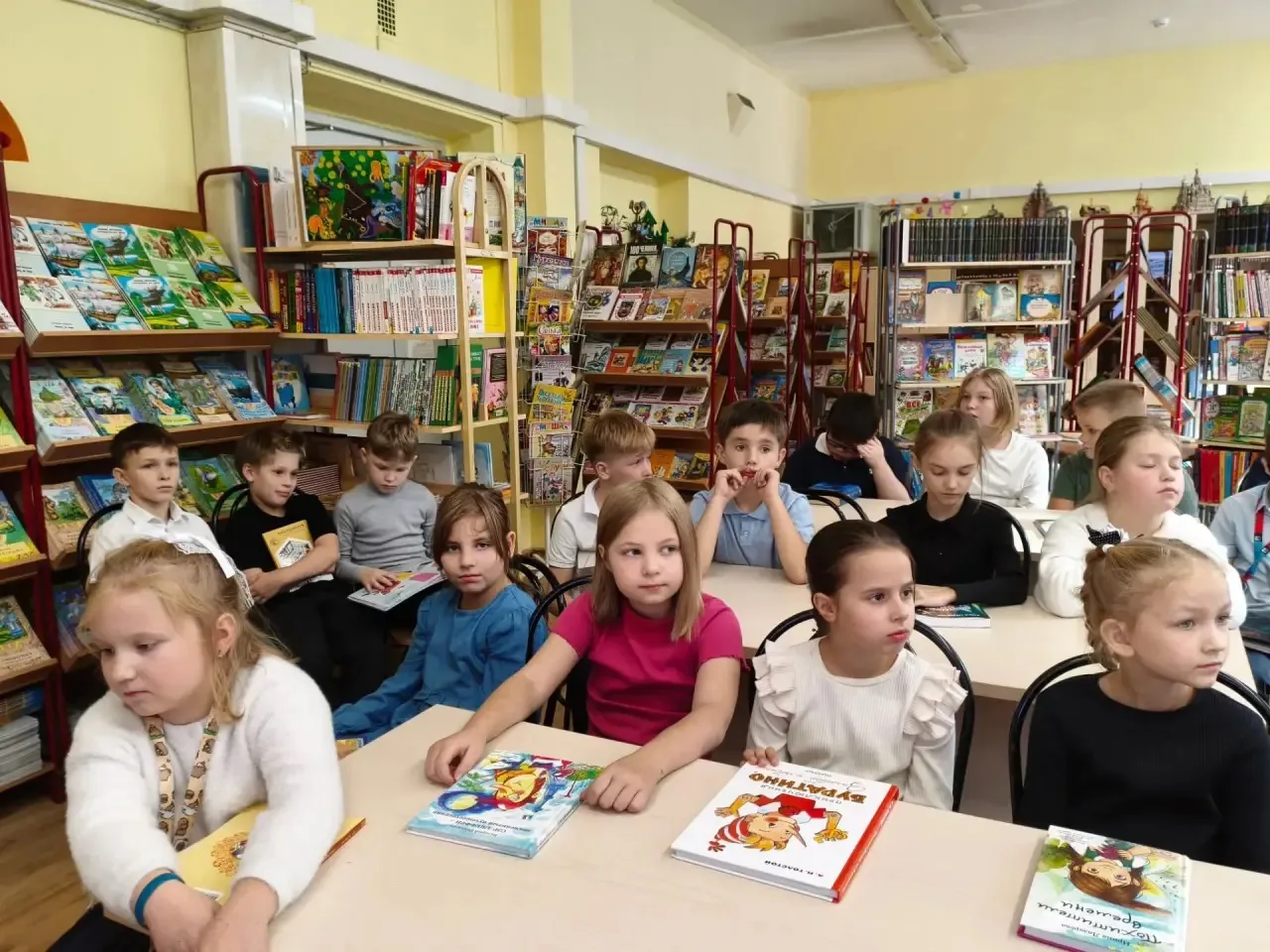 📚 Книга — лучший подарок: любимые истории в 3 «А»