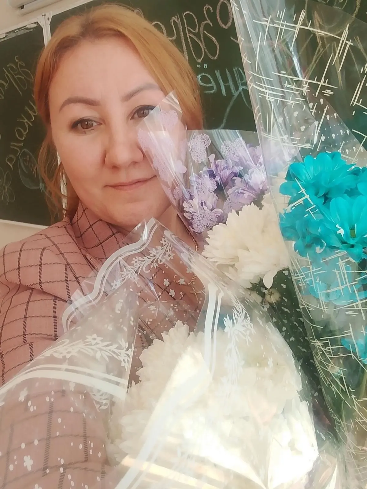 🎉 Сегодня свой день рождения отмечает педагог нашей школы — учитель русского языка и л...