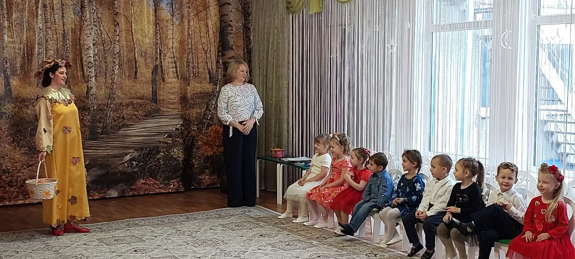 Сегодня в средней группе "Алёнушка " прошел осенний праздник. Для ребят это запоминающи...