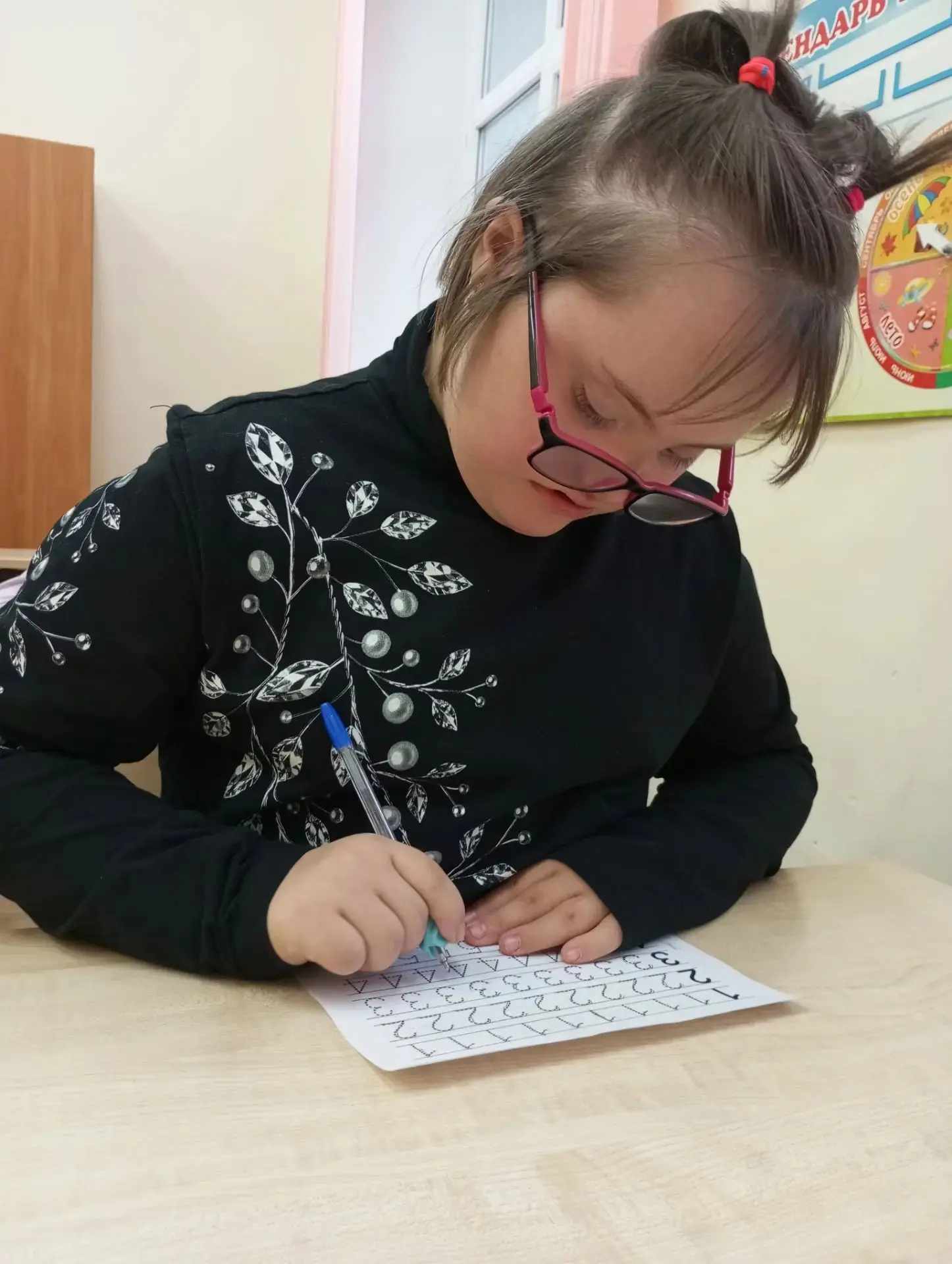 Раз, два, три, четыре, пять — Будем цифры изучать! Три грибочка, два жука — Сосчитаем б...