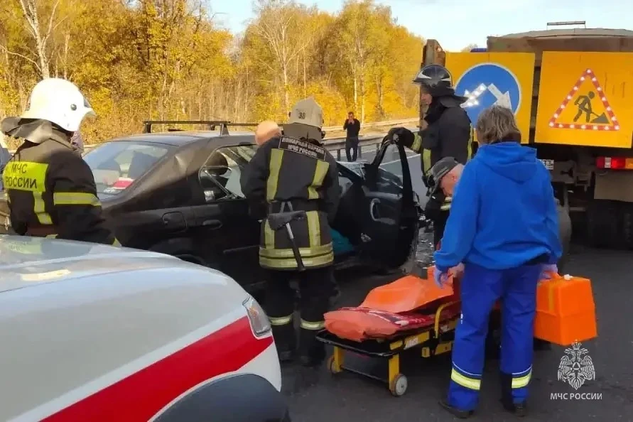 🚒 Сотрудники МЧС деблокировали пассажирку после ДТП
