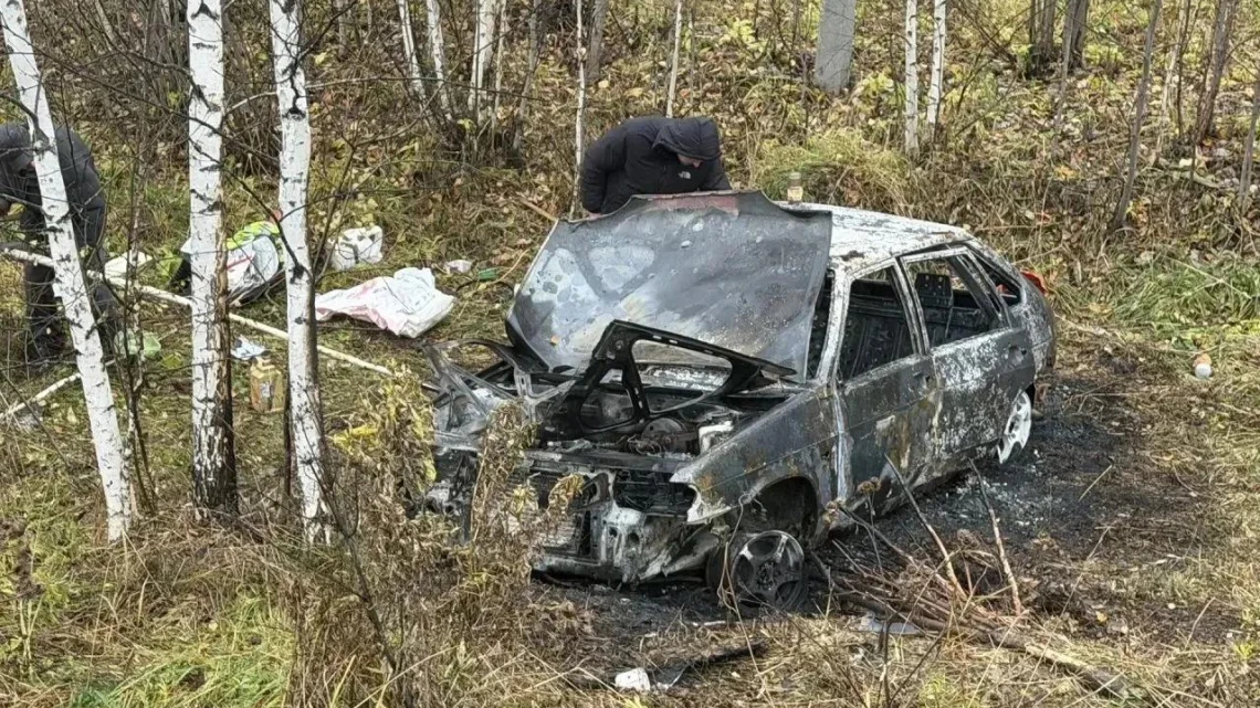 Автомобиль с тремя людьми загорелся на трассе "Томск - Мариинск"