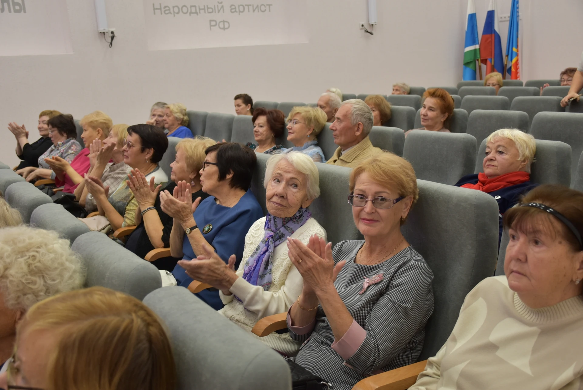 🎉 Связь поколений: ветераны педагогического труда побывали в гостях у школы № 6!