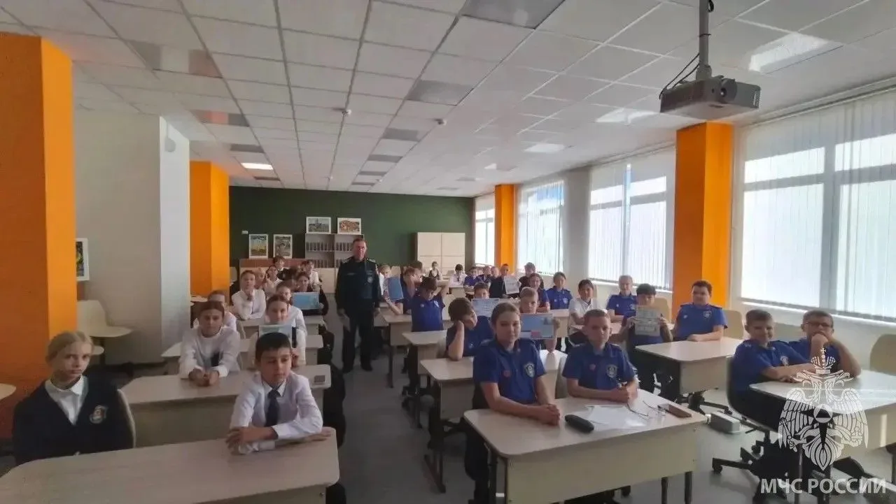 Сотрудники ГИМС провели беседу о безопасности с учащимися лицея