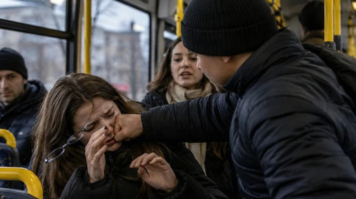 В Новосибирске возбудили дело из-за нападения на девушку в троллейбусе