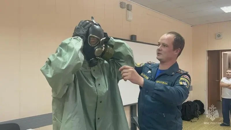 В Свердловской области стартовал месячник безопасности. Спасатели МЧС проводят открытые...