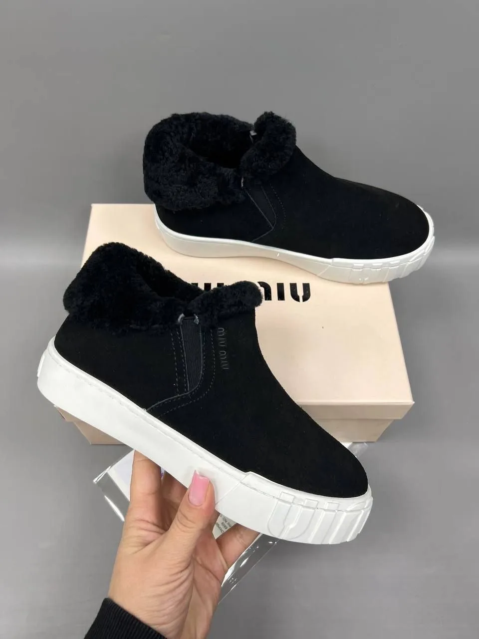 MiuMiu кеды из натуральной замши и меха