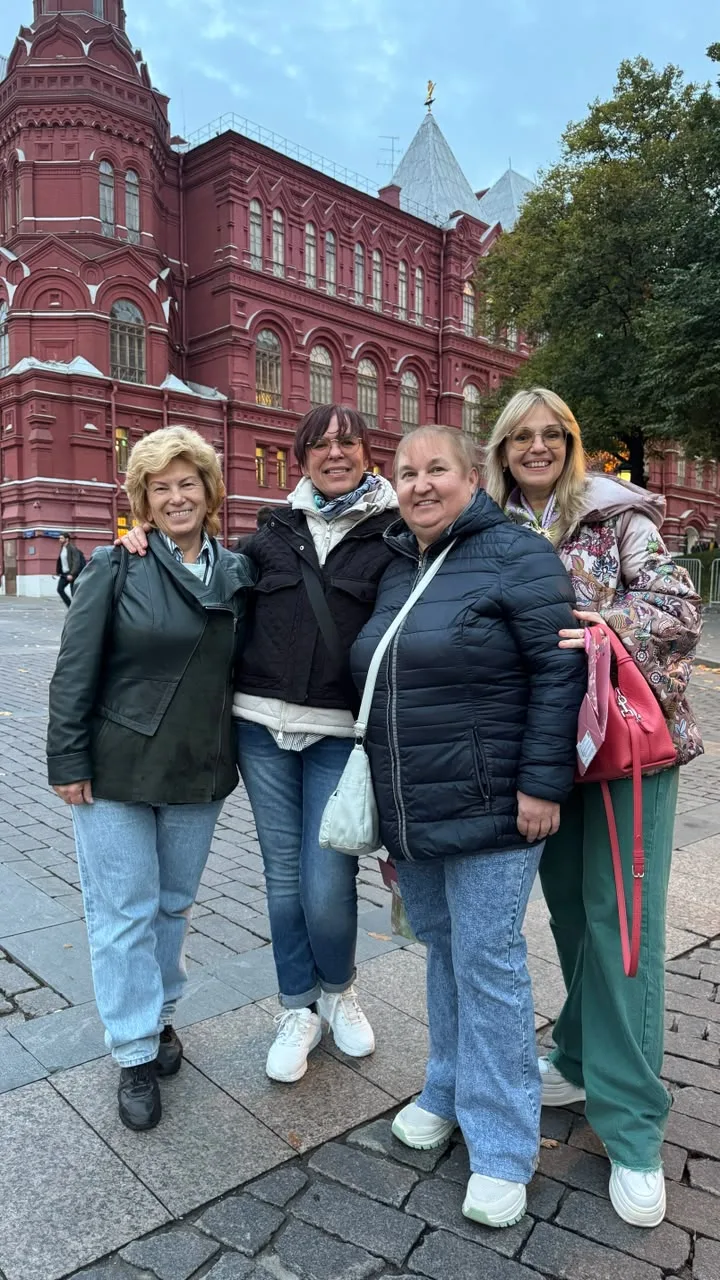 Надя (слева) из Москвы