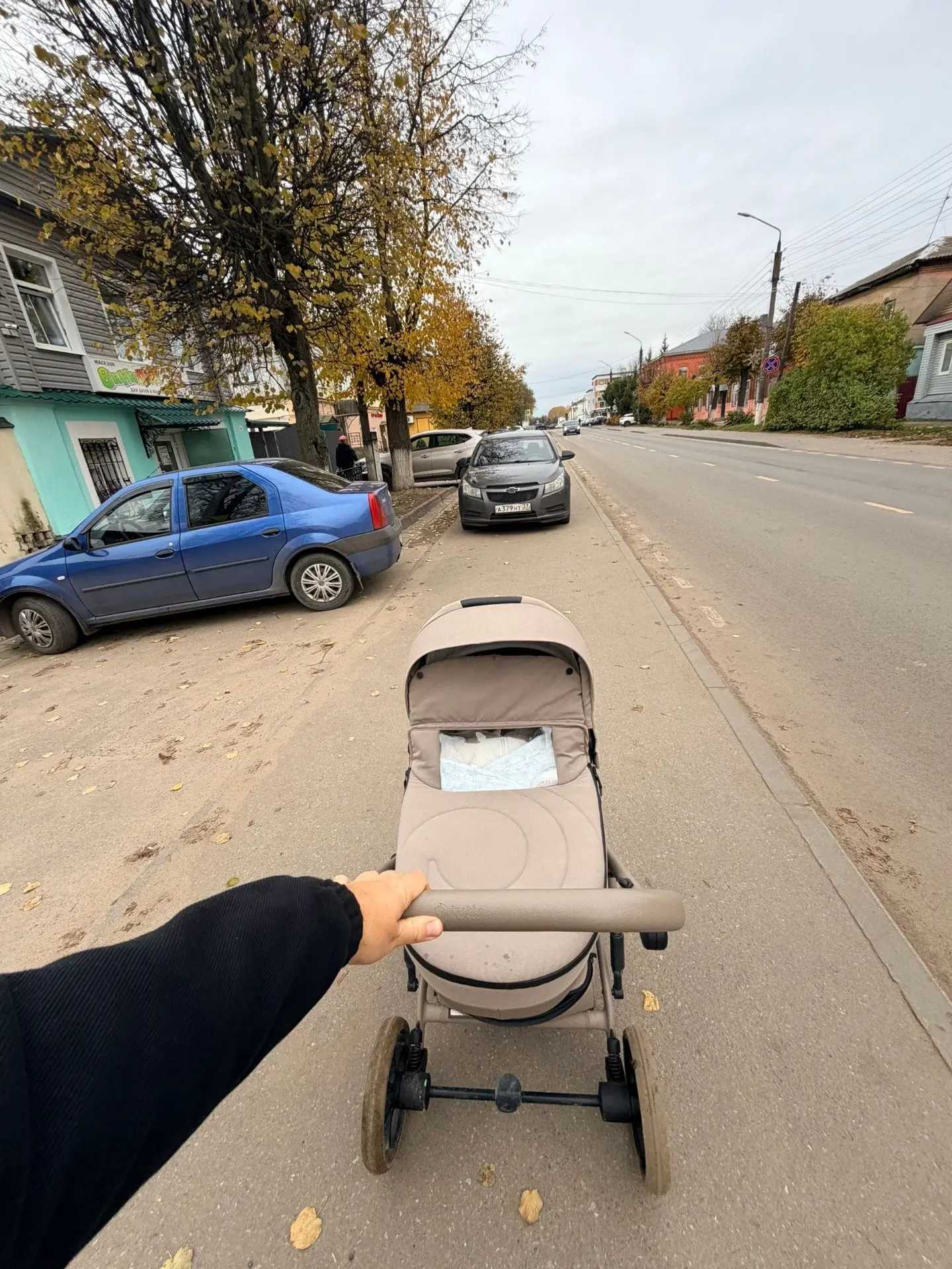 Увезти бы разок на эвакуаторе,чтоб запомнилось, что тротуары перекрывать плохо  Анон.