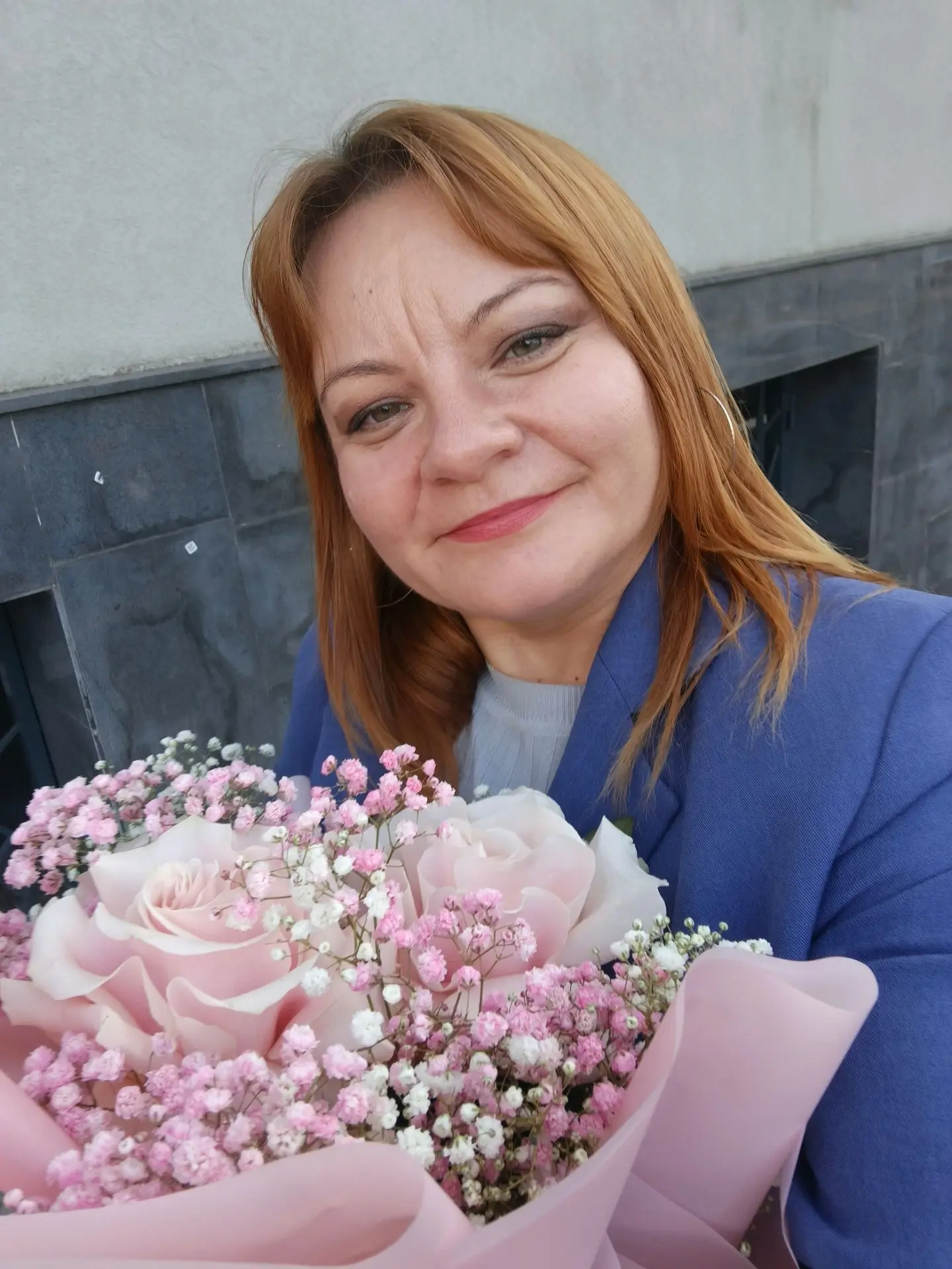Это я несу цветочки для Ангелины, у неё др🌹