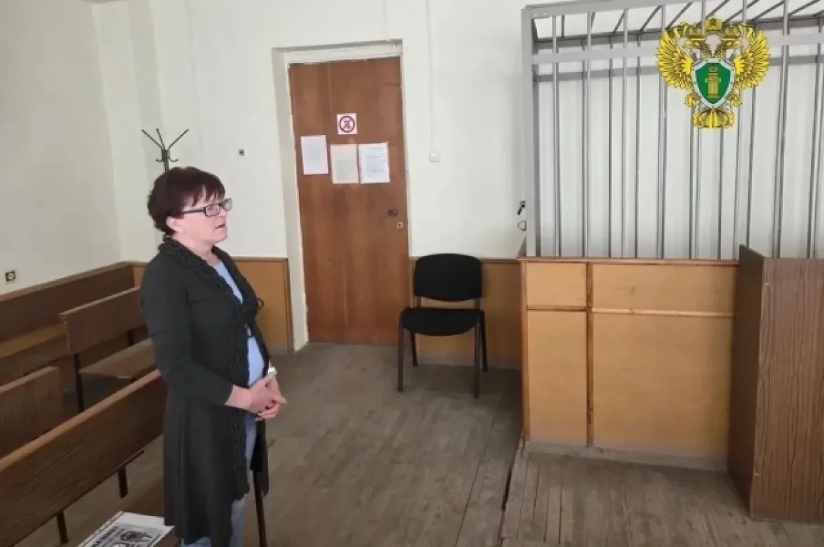 Многодетная мать из Ростова через суд заставила соседку бросить курить в подъезде — сиг...