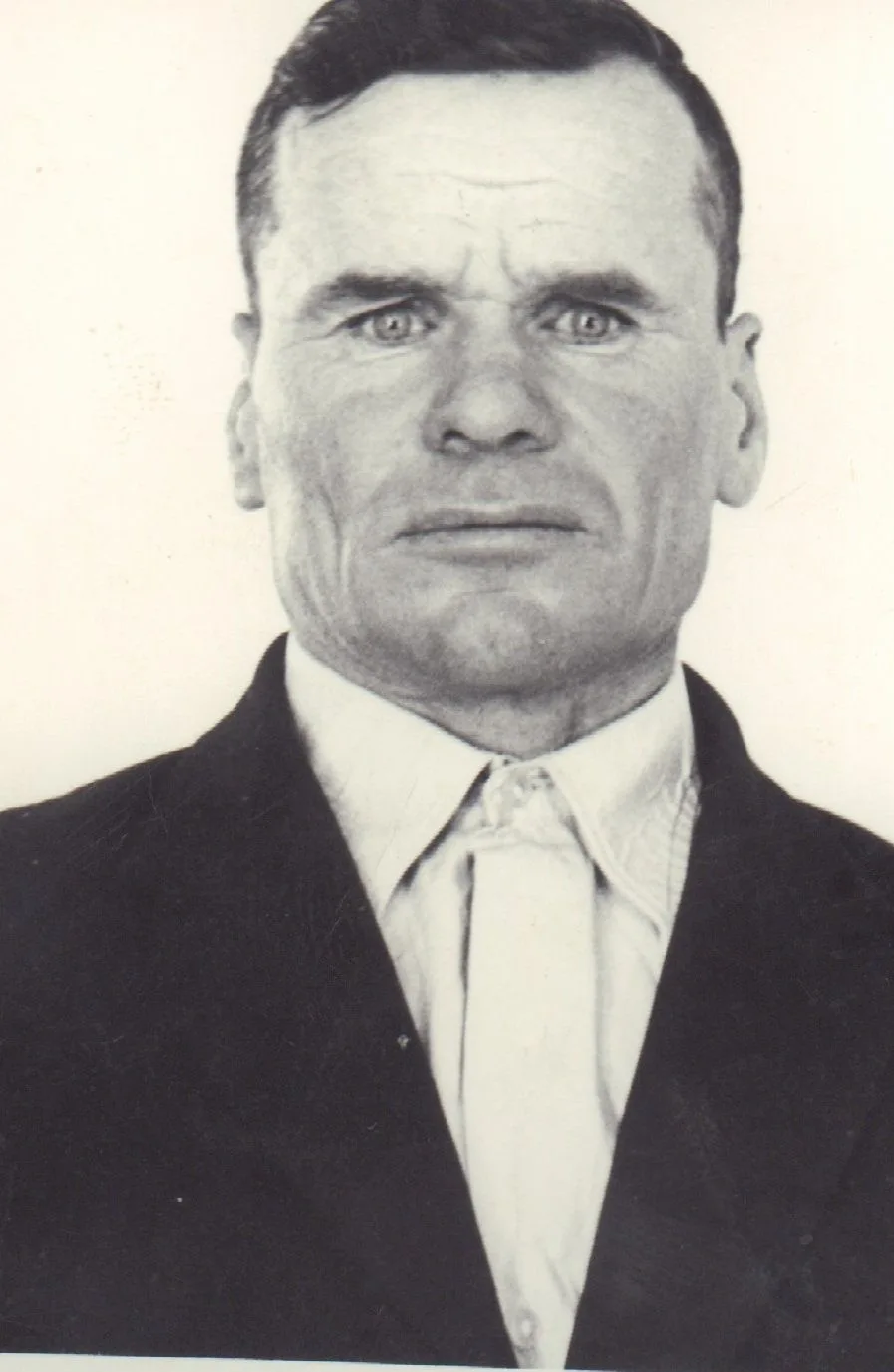 Минеев Василий Гаврилович родился 14 января 1930 года в п. Кассель Нагайбакского района.