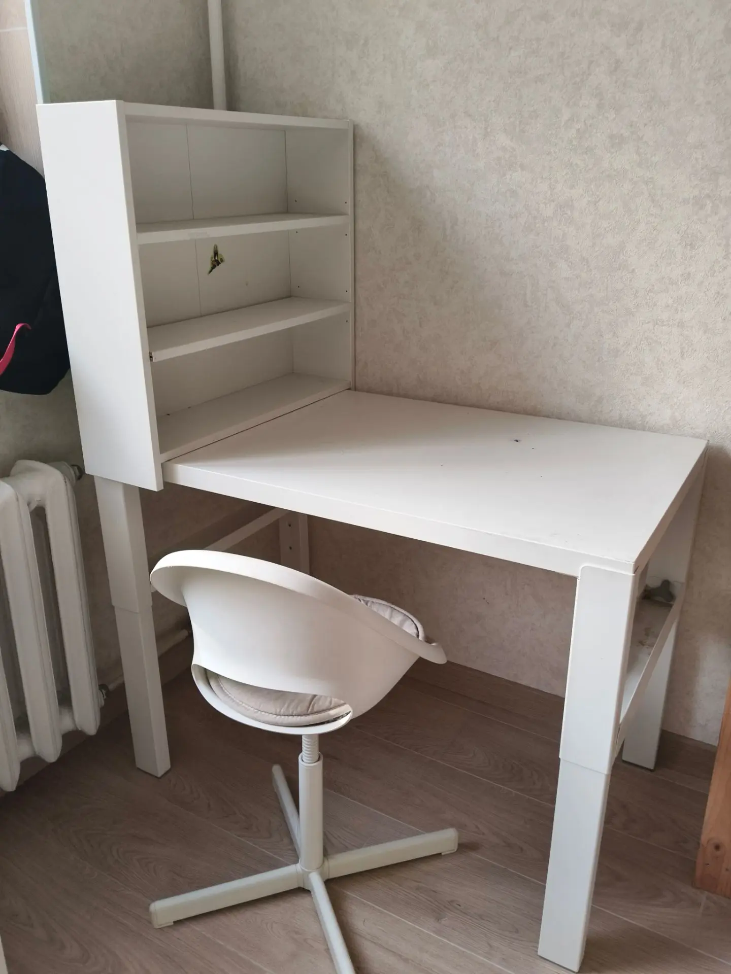 Продам стол школьника, стул, полки( можно повесить) Икея.