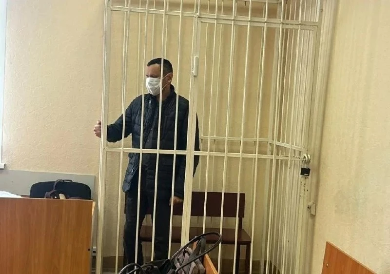 Кировский районный суд арестовал двух инспекторов ГИБДД и директора автошколы по обвине...